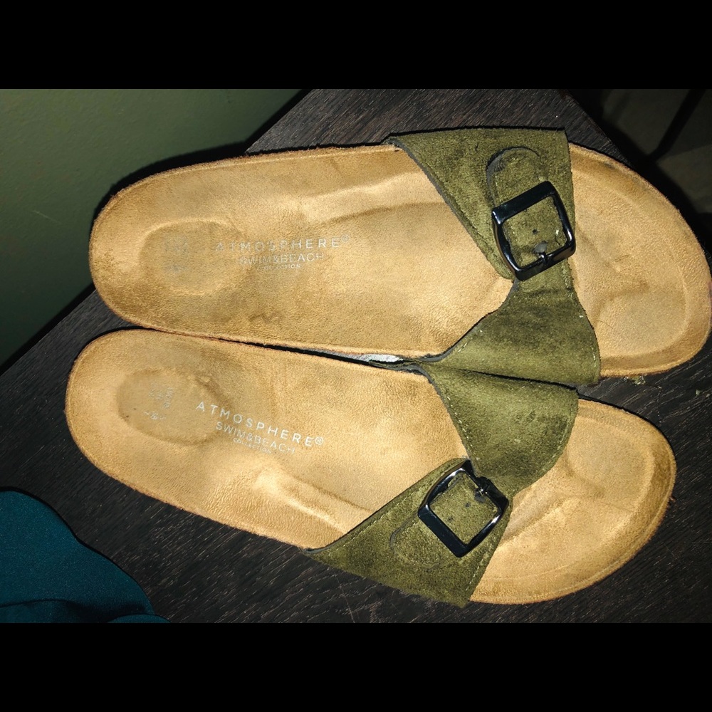 🥳 Green Sandals - Picture 2 of 3